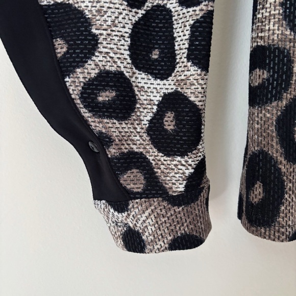 Frank Lyman Ruffle Sleeve Button Front Top Sz 12 Leopard Print - Picture 4 of 7